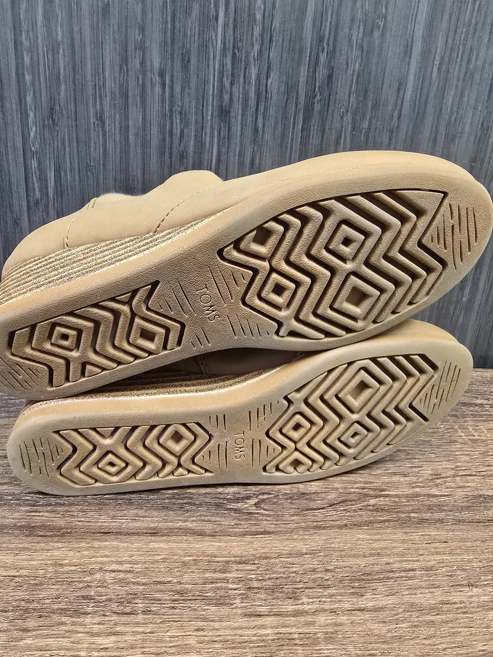 TOMS Girls Tan Chelsea Wedge Ankle Boots Youth Size 3 Side Zip Casual Booties